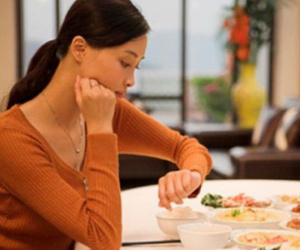 6 bệnh hiểm do hậu quả của việc ăn tối muộn mà ra và đây là nguyên tắc 'vàng' cho bữa tối