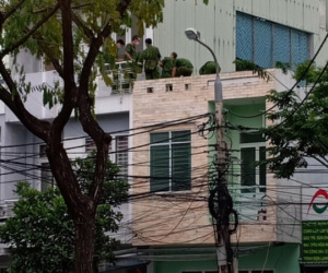 Con bạc nhảy lầu trốn công an, một người tử vong