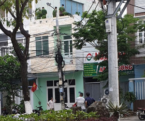 Bắt sới bạc giữa mùa dịch, một người tử vong khi nhảy lầu bỏ trốn