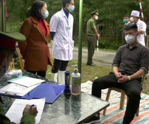 4 thanh niên trốn nơi cách ly Covid-19 thuê xế hộp đi dự sinh nhật