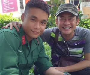 Nghệ sĩ Tấn Beo tiễn con trai lên tuyến đầu chống dịch Covid-19: 'Con trai ơi, hãy lên đường vì nước vì dân nhé'
