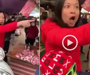 Video: Vào chợ không đeo khẩu trang, bị nhắc nhở người phụ nữ chửi mọi người