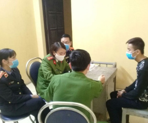 Bị yêu cầu kiểm tra thân nhiệt, nam thanh niên rồ ga tông thẳng xe vào Phó công an phường