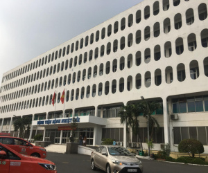 Nam phi công người Anh đã âm tính với SARS-COV-2, tuy nhiên vẫn thở máy, chưa có dấu hiệu hồi phục