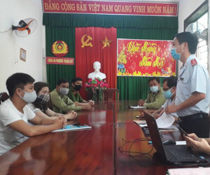Chủ shop quần áo livestream 'gọi vong', chửi bới khách hàng bị mời lên làm việc