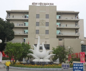 Bộ Y tế yêu cầu Bệnh viện Bạch Mai báo cáo vụ tụ tập đông người, không đeo khẩu trang
