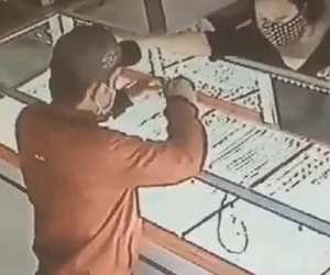 Điều tra vụ nam thanh niên táo tợn giật dây chuyền trong tiệm vàng