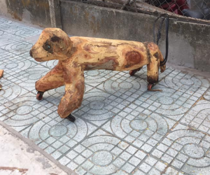 Hớn hở chạy sang hàng xóm khoe kiệt tác con hổ vồ vừa mới đẽo, ông chú 'giận tím mặt' khi nghe câu nhận xét