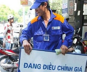 Xăng giảm giá còn 11.300 đồng/lít
