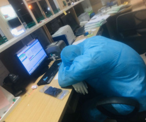 Chuyện 1 kíp trực của nữ điều dưỡng chăm sóc các ca COVID-19 phải thở ô-xy