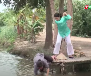 'Luật trời': Trang (Ngọc Lan) cầm gậy đánh mẹ Bích ngã xuống sông, bà Cúc đã bị giết?