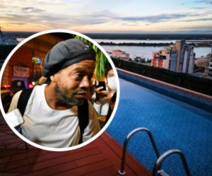 Ronaldinho sống xa hoa sau khi được tại ngoại
