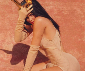 Nghỉ dịch ở nhà, Kylie Jenner vẫn tung bộ ảnh 6 triệu like đẹp 'nhức nhối': Vòng eo và đường cong tỉ lệ quá khó tin!