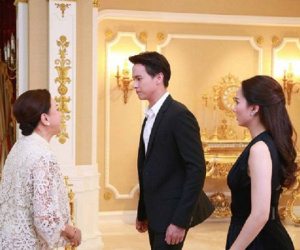 Thấy con trai ngồi bế con cho vợ ngủ, mẹ chồng chạy vào trách con dâu, song chỉ vài phút sau bà lại 'nghệt mặt' vì tình huống không ngờ