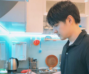 Ở nhà giãn cách xã hội, Ông Cao Thắng được mẹ vợ khen nức nở vì lần đầu vào bếp đã nấu ăn ngon