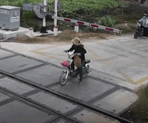 Cố vượt đường sắt, một phụ nữ bị tàu hỏa tông tử vong