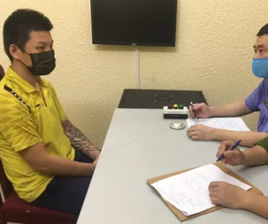 Hà Nội: Bắt tạm giam đối tượng không đeo khẩu trang tấn công công an