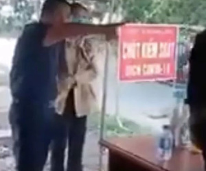 Cách hết chức vụ trong Đảng Phó chủ tịch HĐND chống đối kiểm dịch