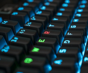 Tìm hiểu về QWERTY và lý do chữ cái trên bàn phím sắp xếp 1 cách 'lộn xộn'