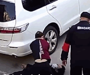 Video: Nữ bác sĩ phản ứng cực nhanh, cứu người đàn ông thoát chết sau cơn động kinh