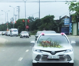 Khiển trách phó giám đốc bệnh viện làm đám cưới cho con giữa mùa dịch