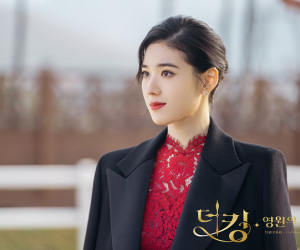 Ngắm 'đệ nhất visual' của Quân Vương Bất Diệt là ra ngay 4 màu son giúp chị em chạm ngưỡng sang chảnh level max