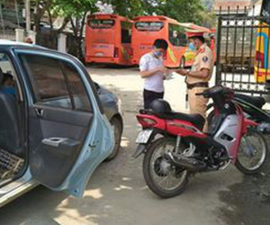 Phát hiện tài xế chở khách từ Hà Nội về Nghệ An bất chấp lệnh cấm