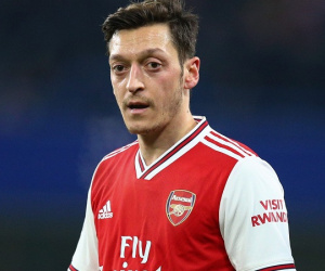 Oezil chống lại quyết định giảm 12,5% lương của Arsenal