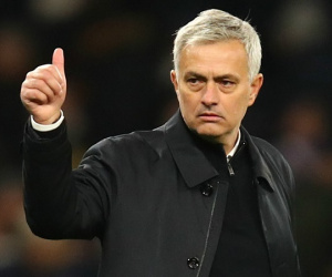 Mourinho từng lao vào lửa cứu mạng đồng đội
