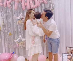 Trường Giang - Nhã Phương chính thức khoe ảnh con gái đầu lòng