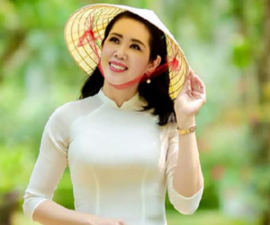 Á hậu Vi Thị Đông bỏ showbiz làm tiếp viên hàng không, U50 vẫn đẹp