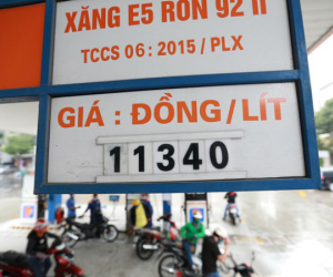 Giá dầu thế giới xuống âm, giá xăng dầu Việt Nam dự báo tiếp tục 'chạm đáy' vì COVID-19