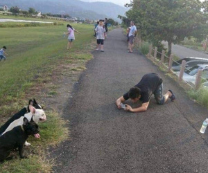 Sen có tâm nhất hệ mặt trời: Sẵn sàng lăn lê bò trườn giữa đường để chụp ảnh cho boss