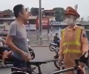 Cán bộ y tế bị nhắc nhở vì ra đường không đeo khẩu trang: 'Tôi đã nhận ra sai lầm, mong người dân độ lượng'