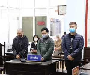 9 tháng tù cho kẻ đấm vào mặt công an