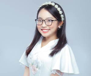 Phương Mỹ Chi chính thức lên tiếng về hành động trét bánh kem lên mặt mẹ gây tranh cãi nảy lửa