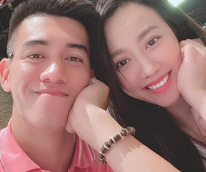 Hậu chia tay, bạn gái hơn tuổi và cầu thủ Tiến Linh vẫn giữ mối quan hệ bạn bè thân thiết, thể hiện qua hành động này