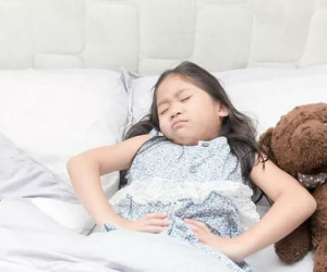 Con 6 tuổi vào viện cấp cứu, bố mẹ mới tá hỏa biết con bị viêm dạ dày vì thói quen ăn uống này