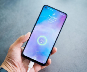 Tại sao các smartphone tầm trung 2020 phải được trang bị sạc nhanh