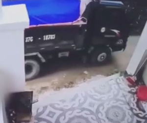 Triệu tập tài xế lùi xe cán chết bé trai 1 tuổi rồi giấu xác nạn nhân