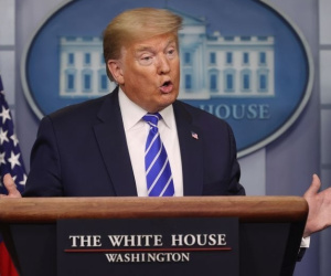 Tổng thống Donald Trump nói ý tưởng 'tiêm thuốc khử trùng diệt virus corona' chỉ là châm biếm