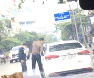 Đình chỉ công tác cán bộ công an nghi sử dụng xe ô tô mang BKS giả