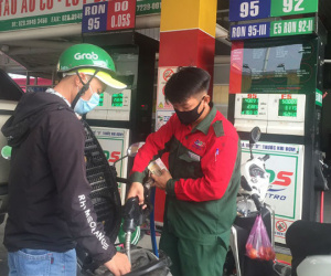 Giá xăng có cơ hội giảm còn 7.000 đồng/lít