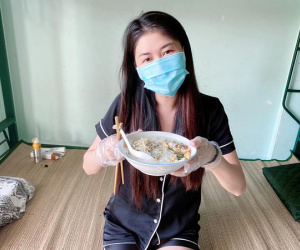 Bà xã Đăng Khôi update tình hình đi cách ly ngày đầu: Cơm ngày 3 bữa ngon chuẩn 'mẹ nấu', sợ lúc trở về lăn thay vì đi