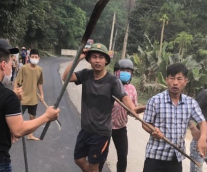 Khởi tố 9 bị can gây ra vụ đập phá ô tô náo loạn Hòa Bình