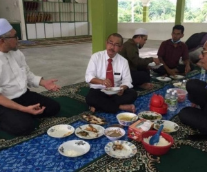 Thứ trưởng y tế Malaysia bị phạt vì ăn tiệc giữa phong tỏa