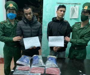 Chặn bắt 2 'đầu lậu' khi đang vận chuyển hơn 5.000 viên ma túy đi tiêu thụ