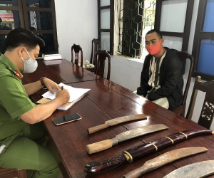 Bắt đối tượng chém gục người đàn ông trong quán cà phê