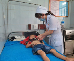 Bốn trẻ nhỏ bị ngộ độc do tự nướng thịt cóc để ăn