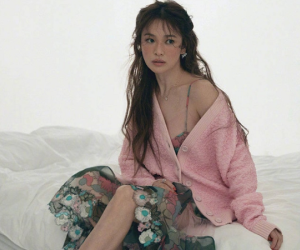 Sau khi 'nhá hàng' ảnh 'già chát', Song Hye Kyo tung trọn bộ khoe vẻ hoang dại, phóng khoáng